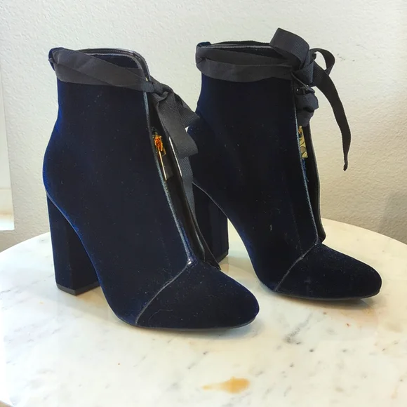 Zara blue velvet 2024 boots